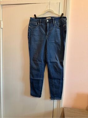 Curvy High-Rise Skinny Jeans in Coronet Wash